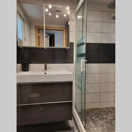 Petite Habitation Au Centre De Saint-hubert Saint-Hubert