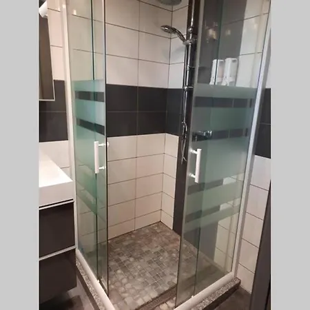 Petite Habitation Au Centre De Saint-hubert Feriehus Saint-Hubert