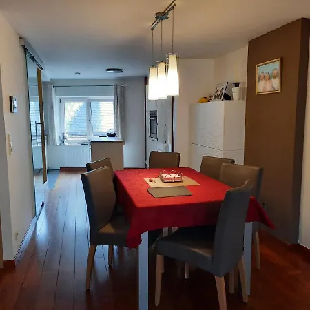 Petite Habitation Au Centre De Saint-hubert Saint-Hubert