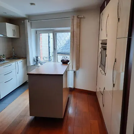 Petite Habitation Au Centre De Saint-hubert Saint-Hubert